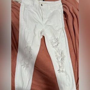 White Cropped American Eagle Jeans